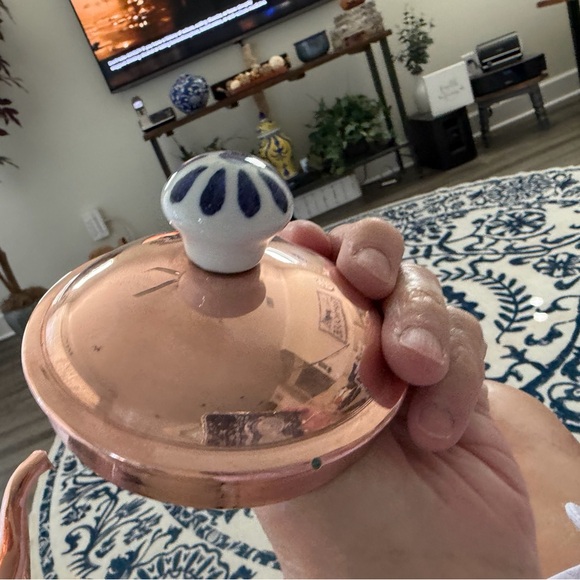 Old Dutch International Hammered Copper Teapot with Ceramic Handle - Picture 5 of 8